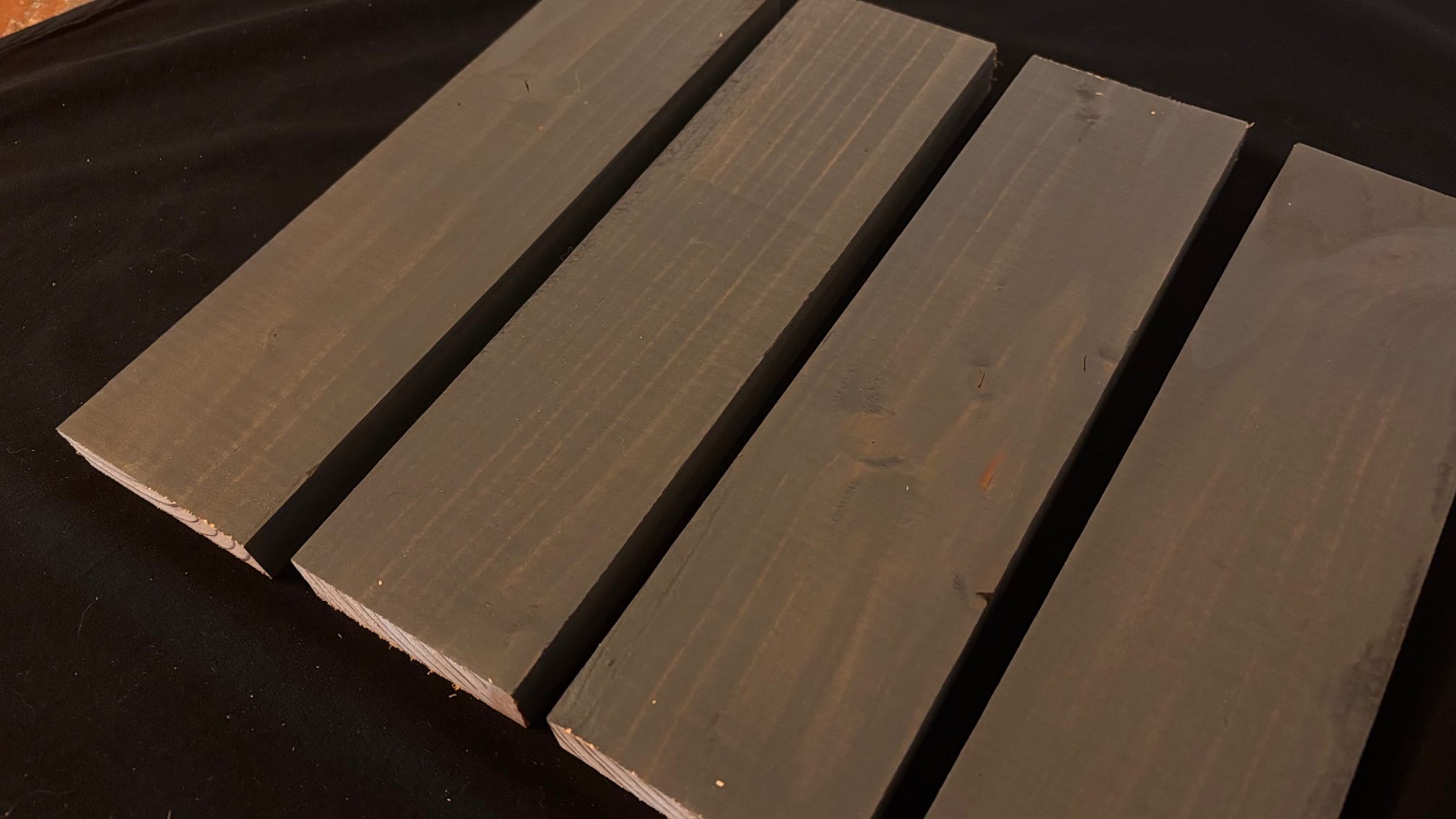 Mélèze de Pays Ajouré : Rectangle 20 x 70 mm Gris Foncé – Image 2