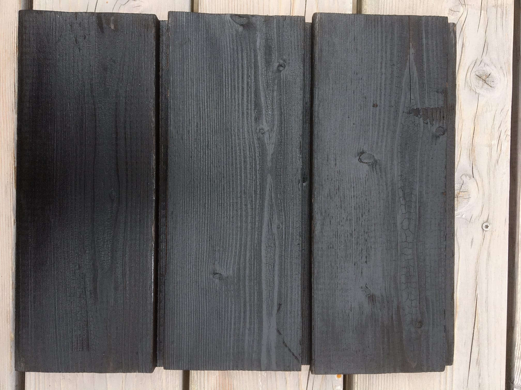 Mélèze de Pays Brûlé de Surface : Ajouré 28 x 140 mm