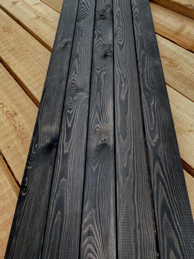 LOT 105 m² Mélèze de Sibérie : Mi-Bois NOIR 21x190 mm en 3m